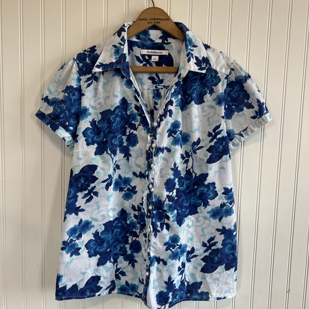Croft And Barrow Women's Large Floral Cottagecore Blue White Button Up Shirt